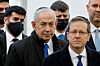 Israeli Prime Minister Benjamin Netanyahu, center, attends a memorial service on Jan. 28. [REUTERS/YONHAP]