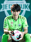 Midfielder Kim Jin-gyu of Jeonbuk Hyundai Motors poses for an interview at the team’s clubhouse in Wanju, North Jeolla, on May 8. [JANG JEONG-PIL]