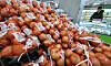 Onions are being sold at a supermarket in Seoul on April 2. [YONHAP]