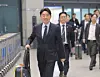 Kang Hoon-sik, the presidential chief of staff, arrives at Incheon International Airport on April 14 after an eight-day trip to Kazakhstan, Oman, Saudi Arabia and Qatar. [YONHAP]