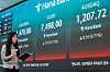 An electric display board shows Kospi at 7498.00 in Hana Bank's dealing room in Jung District, central Seoul, on May 8. [NEWS1]