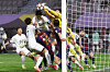 Naegohyang Women's FC's Pak Hyon-jong attempts a header that is blocked by Suwon FC Women's goalkeeper Kim Kyeong-hee during an AFC Women's Champions League semifinal at Suwon Sports Complex in Jangan District, Suwon, on May 20. [NEWS1]