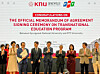 Education Minister Choi Kyo-jin, center, attends a ceremony in Hanoi to mark the signing of a memorandum of agreement between Kyungpook National University and Vietnam’s FPT University on March 5. [MINISTRY OF EDUCATION]