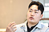 Former MLB player Choi Ji-man speaks during an interview with Yonhap News Agency at a cafe in Seoul’s Gangnam District, southern Seoul, on May 4. [YONHAP]