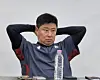 Lotte Giants manager Kim Tae-hyoung speaks to reporters before a match against the KT Wiz in Suwon, Gyeonggi, on May 5. [YONHAP]