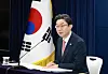Financial Services Commission Chairman Lee Eog-weon speaks to reporters during a press conference in central Seoul on May 21. Lee said that financial authorities will allow foreign investors to trade exchange-traded funds, or ETFs, through omnibus accounts to expand foreign retail investors’ accessibility to Korean equities. [FSC]