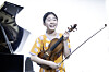 Twelve-year-old violin prodigy Kim Yeon-ah poses for a photograph during an interview with the JoongAng Ilbo on April 27 in central Seoul. [KWEN HYEK-JAE]