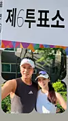 An Instagram Story posted by actor Park Si-eun, right, on June 3 shows her and her husband, actor Jin Tae-hyun, posing for a photo in front of a polling station sign. [SCREEN CAPTURE]