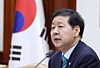 Finance Minister Koo Yun-cheol speaks during an interministerial meeting held at the central government complex in Seoul on April 23. [NEWS1]