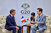 President Lee Jae Myung, right, and French President Emmanuel Macron hold talks on the sidelines of the Group of 20 summit in Johannesburg, South Africa, on Nov. 22, 2025. [YONHAP]