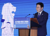 President Lee Jae Myung speaks at a dinner reception with the Korean community in Singapore in the city state on March 1. [YONHAP]