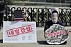 A protester stages anti-American rally regarding U.S. Republican lawmakers' statement over Coupang in front of the U.S. Embassy in central Seoul on April 30. [YONHAP]
