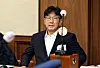People Power Party lawmaker Kweon Seong-dong sits in the courtroom after attending the first hearing in a case over allegations of receiving illegal political funds from the Unification Church at the Seoul Central District Court in southern Seoul on Nov. 3, 2025. [JOINT PRESS CORPS]