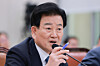 Unification Minister Chung Dong-young responds to an inquiry at a plenary session at the National Assembly in Seoul on April 15. [YONHAP]