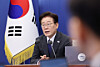 President Lee Jae Myung speaks during a senior aides’ meeting at the Blue House on April 30. [JOINT PRESS CORPS]