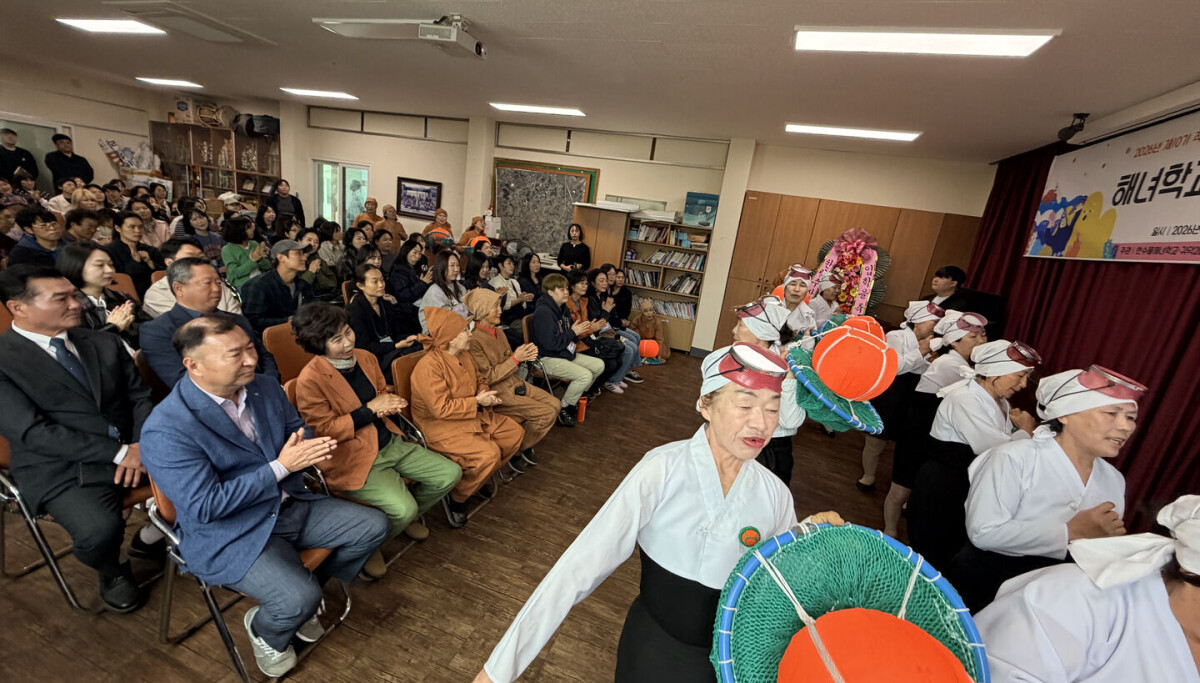 Life Numbers Cartoon As Jeju’s 'haenyeo' numbers sink, young recruits dive in to save tradition