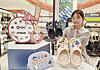 Collaborative products between the KBO League and Crocs Jibbitz are on display at a pop-up store at Lotte Department Store’s Busan branch on May 13. KBO-themed items, including caps and gloves, are available in accessory form.[LOTTE DEPARTMENT SOTRE]