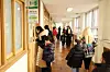 Prospective first graders and their parents look around first-grade classrooms at Changsin Elementary School in Busan, on Jan. 6 during orientation. [YONHAP]