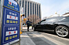 A notice for the public sector five-day vehicle rotation system is posted in front of the Government Seoul Complex in Jongno District, central Seoul, on March 24. The system takes effect at midnight on March 25. [NEWS1]