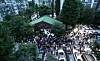 People crowd Polling Station No. 2 in Jamsil 7-dong in southern Seoul on June 3 as they block ballot boxes from leaving the polling station. [YONHAP]