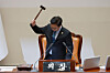 National Assembly Speaker Woo Won-shik declares the second plenary session of the May extraordinary National Assembly closed at the National Assembly in Yeouido, western Seoul, on May 8. [YONHAP]