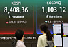 A screen in Hana Bank's trading room in central Seoul shows the Kospi opening on May 29. [YONHAP]
