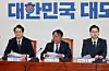 Attorney Seo Min-seok, center, who represented former Gyeonggi Vice Governor Lee Hwa-young in the Ssangbangwool-North Korea remittance case, speaks at the National Assembly on March 29 while releasing audio recordings of his phone conversations with prosecutor Park Sang-yong from the time of the investigation. [YONHAP]