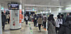 Passengers move to transfer to Line 1 at Seomyeon Station in Busan during the morning rush hour on April 3. [KIM MIN-JU]