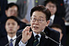 President Lee Jae Myung speaks during a town hall meeting with residents of Jeju on March 30. [YONHAP]