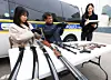 Police officers inspect weapons retrieved from storage on April 1, the first day of the voluntary reporting period for illegal weapons, in Yeongtong District, Suwon, Gyeonggi, in this photo unrelated to the story. [YONHAP]