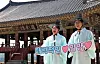 Minister of Culture, Sports and Tourism Chae Hwi-young, right, poses for a photo in front of Yeongnamnu in Miryang on May 15. [MINISTRY OF CULTURE, SPORTS AND TOURISM]