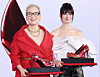 Meryl Streep, left, and Anne Hathaway, holding red heels designed after ggotsin (traditional Korean flower shoes), pose for photos at a press conference for ″The Devil Wears Prada 2″ at the Four Seasons Hotel in Jongno District, central Seoul, on April 8. [YONHAP]