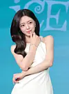 Yuna launches solo career as ITZY's 'That's a No No' performance