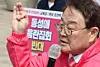 Education superintendent candidate Cho Jeon-hyeok speaks during a press conference in front of Seoul City Hall in Jung District, central Seoul, on May 7. [YONHAP]