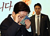 President Lee Jae Myung wipes his tears during a ceremony to mark the 54th Parents' Day in central Seoul on May 8. [NEWS1]