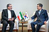 Foreign Minister Cho Hyun, right, talks with Iranian foreign minister Abbas Araghchi during the United Nations General Assembly High-level Week in September 2025. [YONHAP]
