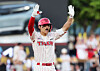 Kia Tigers' Kim Do-yeong celebrates after hitting a go-ahead two-run double with two outs and runners on first and third in the bottom of the fifth inning during a game between the Lotte Giants and Kia Tigers at Gwangju-Kia Champions Field on April 25. [YONHAP]