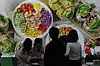 A picture of salad bowls is posted on the wall of a franchised business fair in Magok Coex, western Seoul, on May 7. [NEWS1]