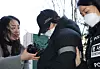 A woman accused of neglecting her 20-month-old daughter, resulting in the child’s death, arrives at the Incheon District Court for a pretrial detention hearing on March 7. [YONHAP]