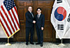 South Korean Industry Minister Kim Jung-kwan, right, poses for a photo with U.S. Commerce Secretary Howard Lutnick ahead of their talks in Washington, on May 8 in this photo provided by Kim's office. [YONHAP]