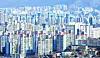Apartment complexes in Yongsan District, central Seoul, are seen from an observatory in Mount Namsan on Feb. 18. [NEWS1]