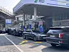 Cars line up to refuel at a low-price gas station in Seongbuk District, central Seoul, on March 9. [KIM YE-JUNG]