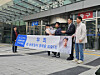 The older brother of the late Yoon Dong-il, second from right, who was falsely accused as a suspect in the Lee Choon-jae serial murders, holds a press conference in front of the Suwon District Court in Suwon, Gyeonggi, shortly after the retrial verdict on Oct. 30, 2025. [JOONGANG ILBO]