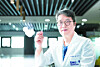 Dr. Kwon Seong-keun of Seoul National University Hospital holds a pediatric stent at the hospital's main building on March 20. [WOO SANG-JO]
