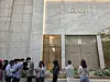 Customers line up outside a Cartier store in Lotte Avenuel in Jung District, central Seoul, on May 13. [KIM MIN-YOUNG]