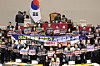Conservative People Power Party lawmakers stage a protest against the liberal Democratic Party at the National Assembly in western Seoul on Feb. 27. [YONHAP]