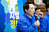 Park Soo-hyun, a Democratic Party’s preliminary candidate for the South Chungcheong governor position, speaks at the National Asssembly in western Seoul on April 23. [NEWS1]