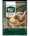 A product photo of Ginseng Chicken Soup with Farro, a ready-to-eat meal kit released by Shinsegae Food on May 11. [SHINSEGAE FOOD]