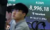 A screen in Hana Bank's trading room in central Seoul shows the real-time Kospi at 8,996.18 points on June 23, down 118.37 points, or 1.3 percent, from the previous trading session.