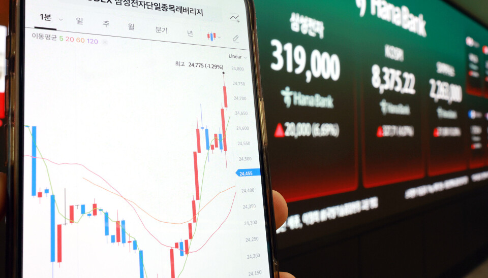 Fluctuation of Kodex Samsung Electronics-tied single stock leveraged exchange-traded fund is seen on a mobile device on May 27.